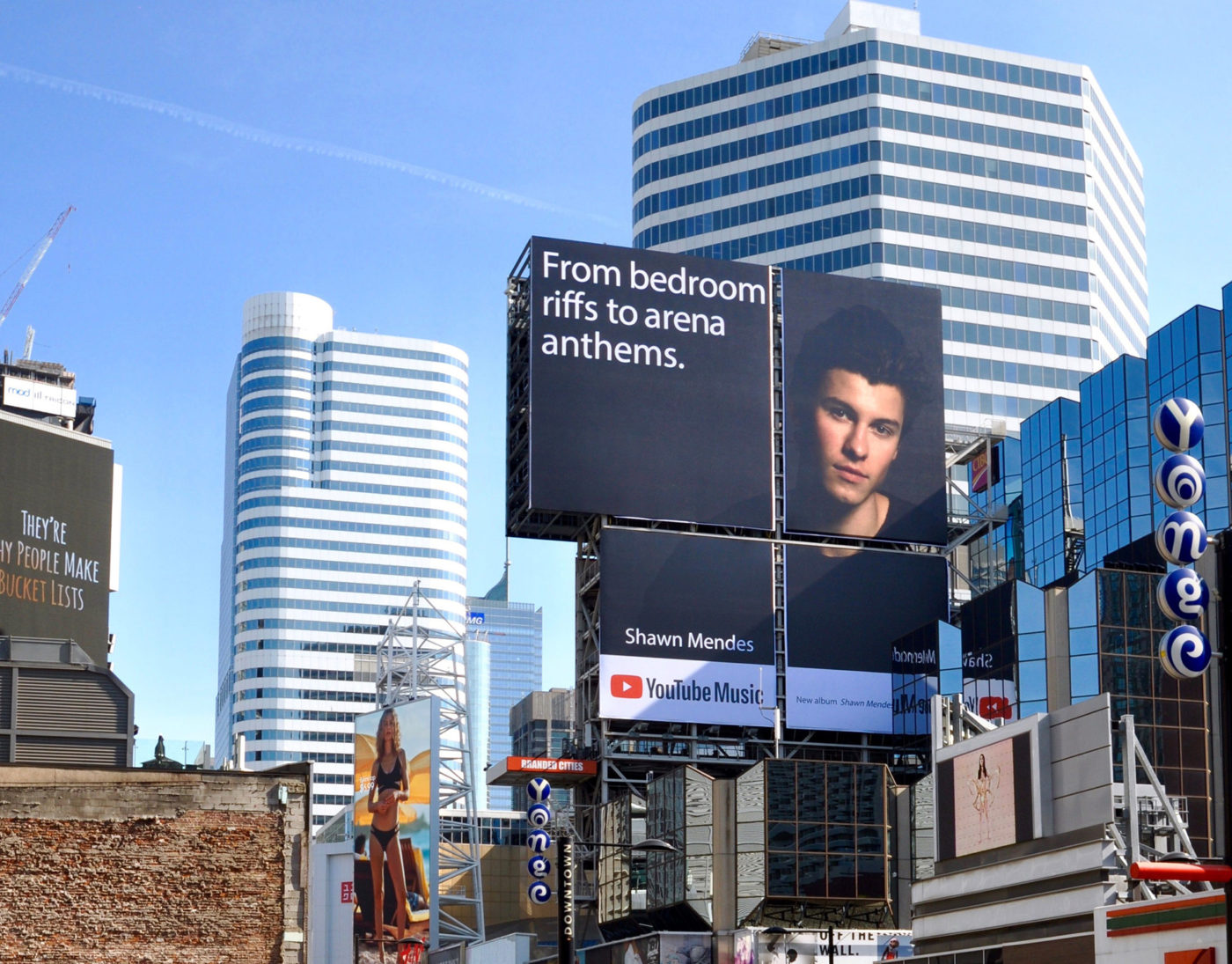 YouTube Music - Shawn Mendes - Square Yonge-Dundas&nbsp;&ndash; spectaculaires&nbsp;&ndash; domination d&rsquo;AOB Tour Nord (Toronto, Ontario)